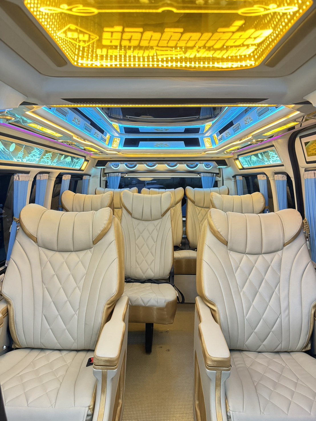 ภายในรถ Toyota Commuter รูปที่ 2