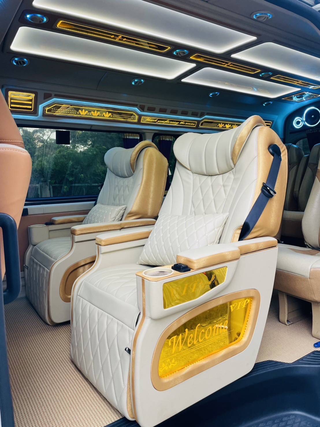ภายในรถ Toyota Commuter รูปที่ 5