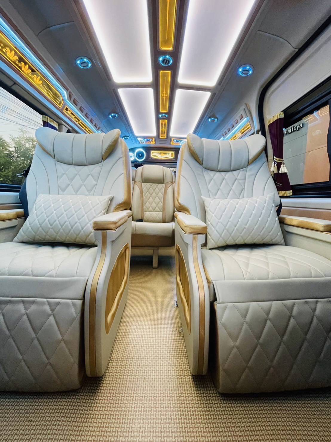 ภายในรถ Toyota Commuter รูปที่ 6