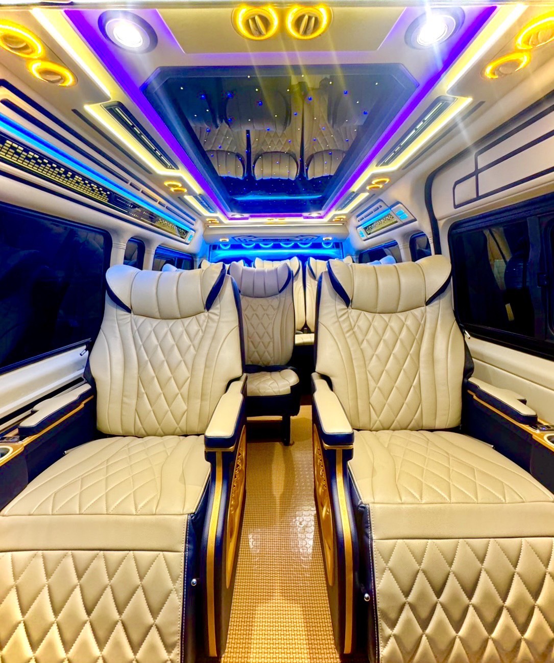 ภายในรถ Toyota Commuter รูปที่ 7
